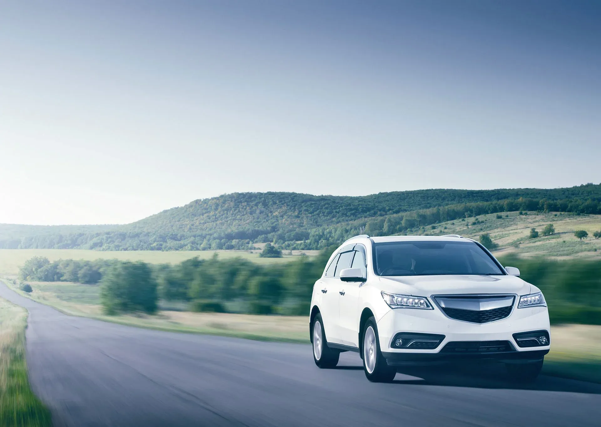 Auto auf Landstraße