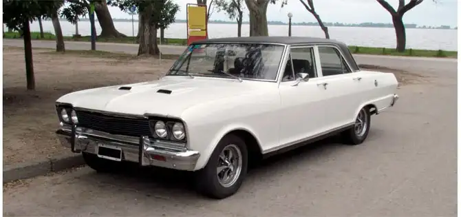 Weißer Oldtimer – beispielhaftes Ankaufsfahrzeug in Wittenberg